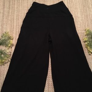 Lululemon wide leg Capri